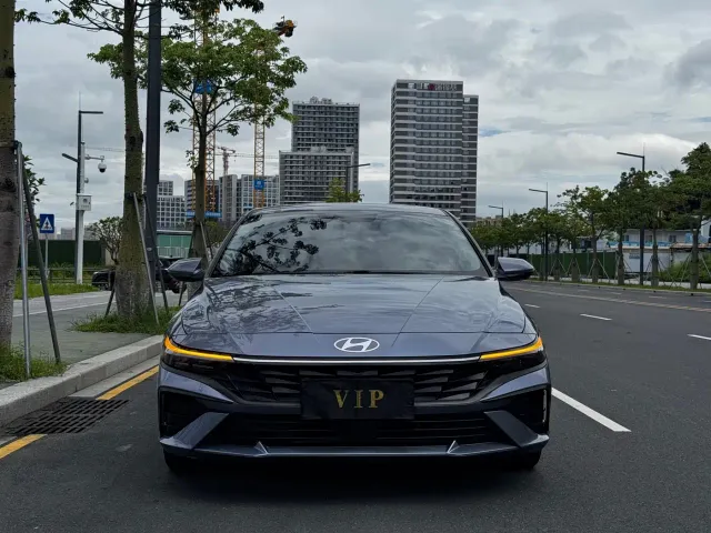 Hyundai Elantra — Фото автомобиля 3