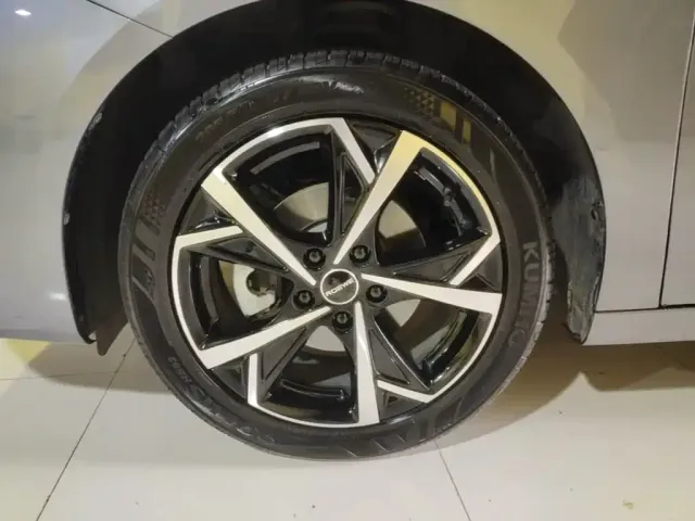 Roewe i5 — Фото автомобиля 22