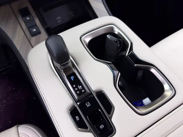 Lexus LM — Фото автомобиля 18