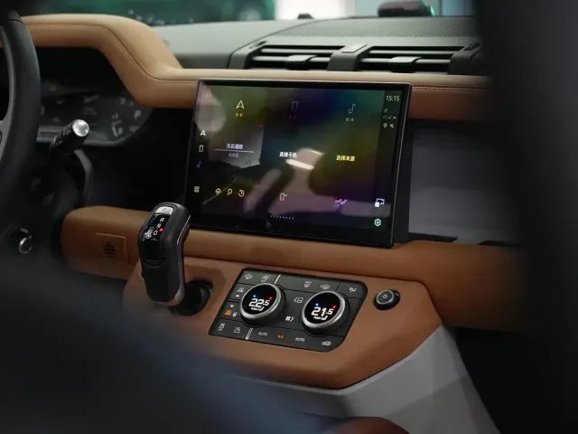 Land Rover Defender — Фото автомобиля 17