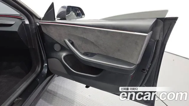 Tesla Model 3 — Фото автомобиля 13