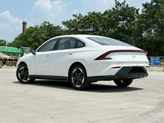 Wuling Starlight — Фото автомобиля 4