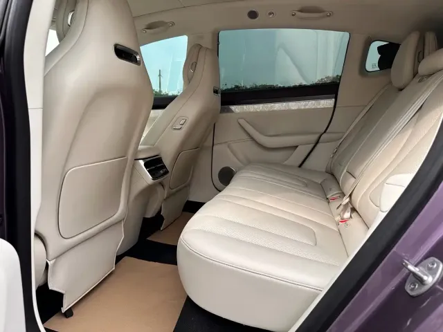 Zhijie Luxeed R7 2026 Pure Electric Max+ — Фото автомобиля 9