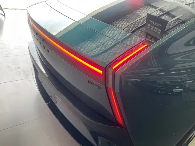 Xpeng P7 — Фото автомобиля 10
