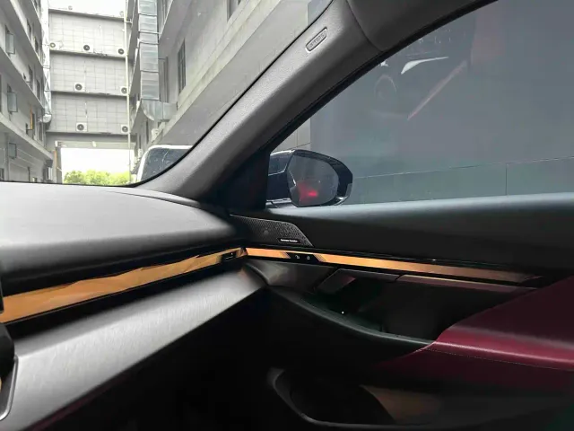 BMW 5 Series — Фото автомобиля 15
