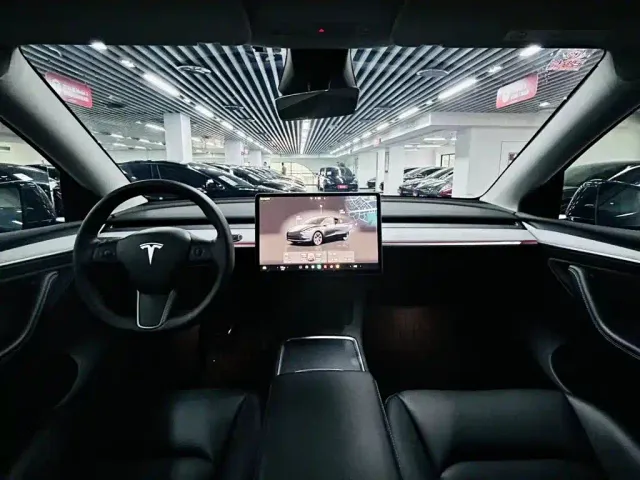 Tesla Model Y — Фото автомобиля 8