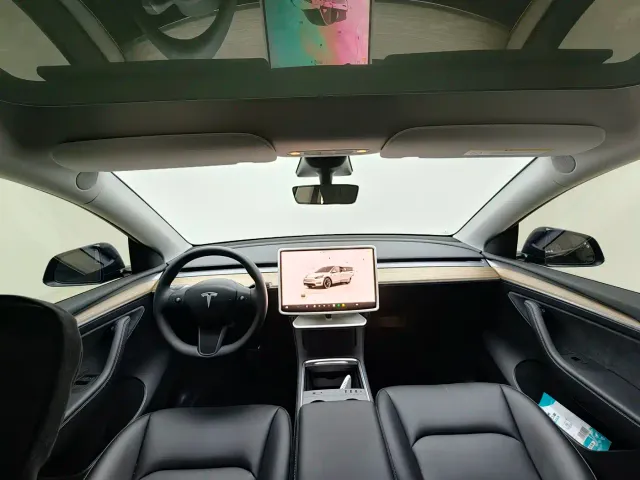 Tesla Model Y — Фото автомобиля 5