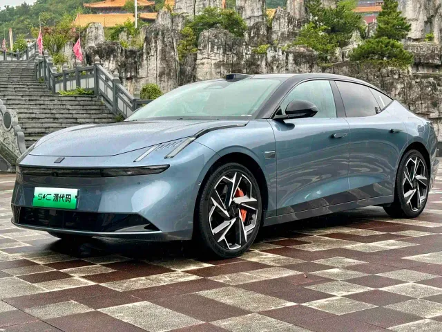 Lynk & Co Z10 — Фото автомобиля 7