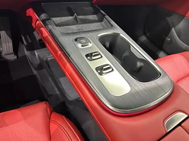 Xiaomi SU7 — Фото автомобиля 13