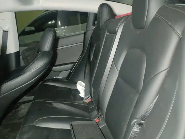 Tesla Model 3 — Фото автомобиля 13