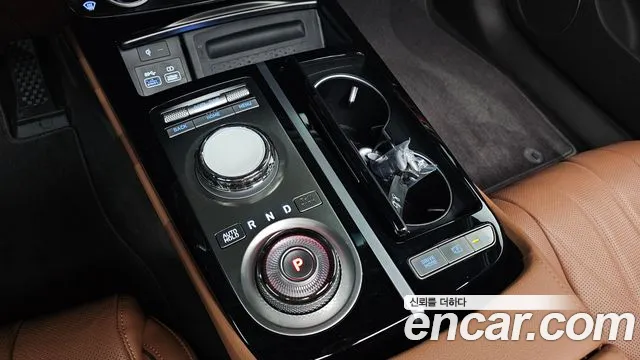 Genesis G80 Бензин 2.5 турбо AWD — Фото автомобиля 4