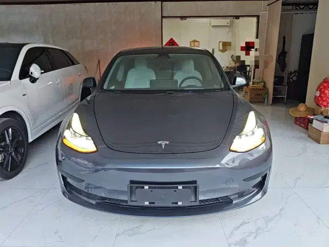 Tesla Model 3 — Фото автомобиля 2