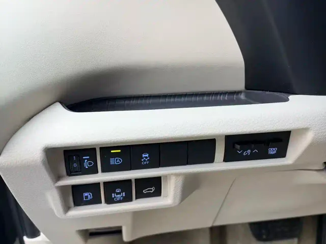 Toyota Sienna — Фото автомобиля 13