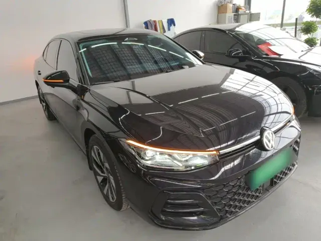 Volkswagen Passat — Фото автомобиля 3