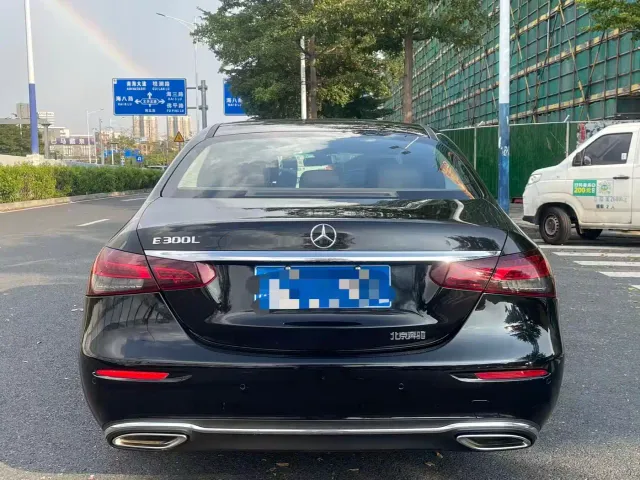 Mercedes-Benz E-Class — Фото автомобиля 4