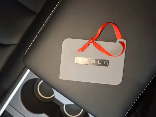 Tesla Model Y — Фото автомобиля 8