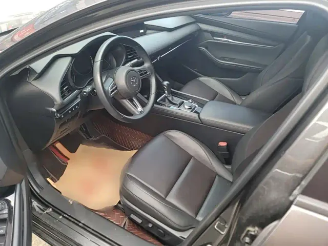 Mazda Axela — Фото автомобиля 14