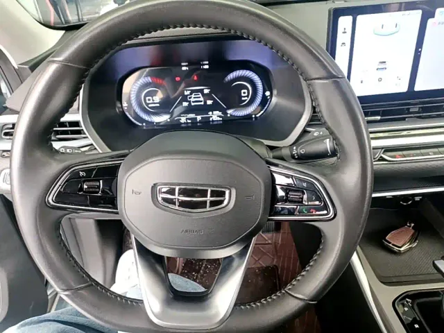 Geely Emgrand — Фото автомобиля 10