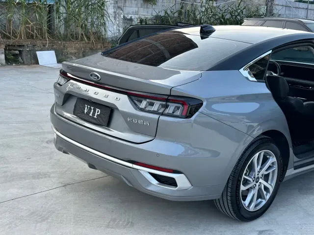 Ford Mondeo — Фото автомобиля 19