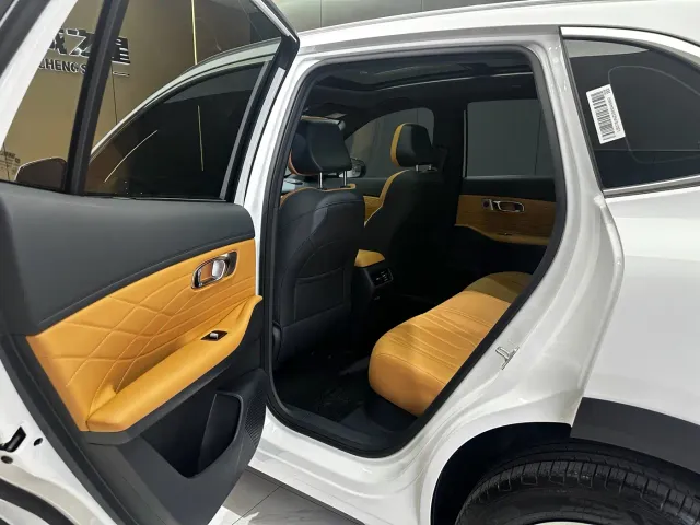 Geely Galaxy Starship 7 EM-i — Фото автомобиля 10