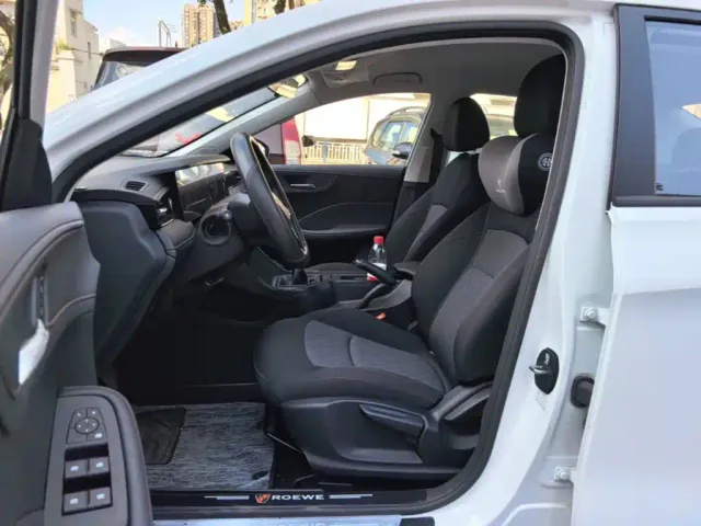 Roewe i5 — Фото автомобиля 14