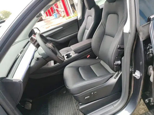 Tesla Model Y — Фото автомобиля 14