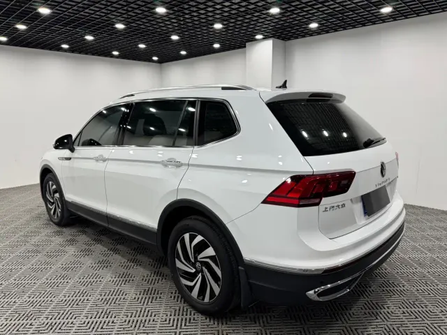 Volkswagen Tiguan L — Фото автомобиля 9