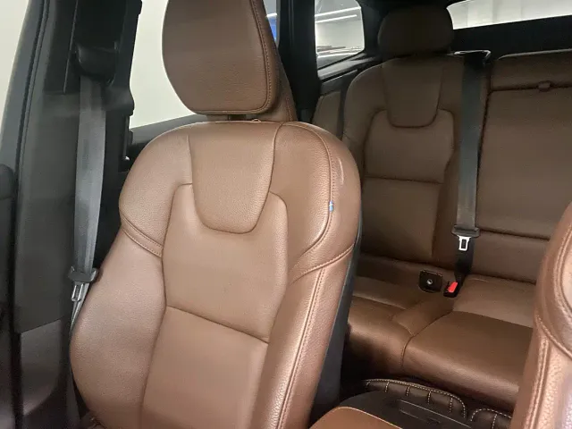 Volvo XC60 — Фото автомобиля 8