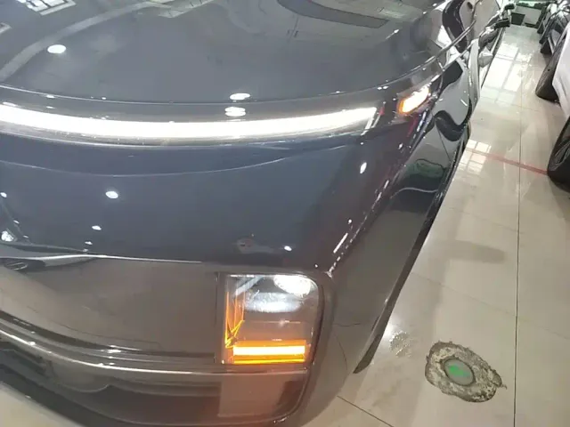 Li Auto L8 — Фото автомобиля 23