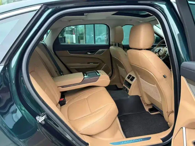 Jaguar XFL — Фото автомобиля 7