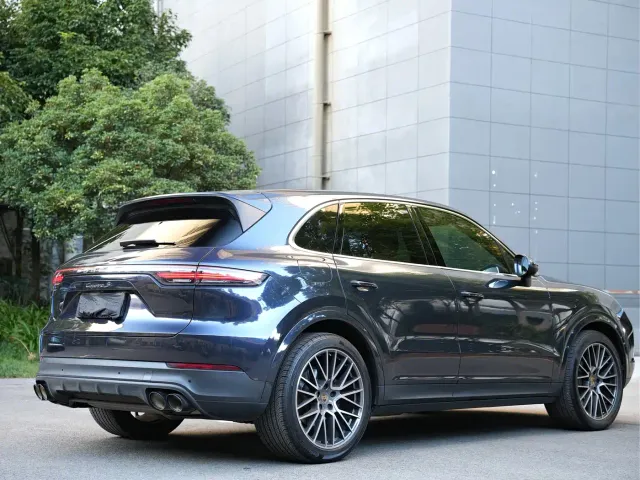 Porsche Cayenne — Фото автомобиля 12
