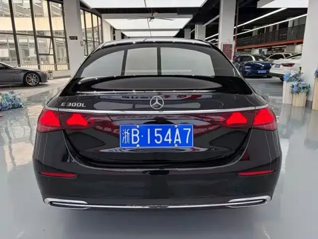 Mercedes-Benz E-Class — Фото автомобиля 9