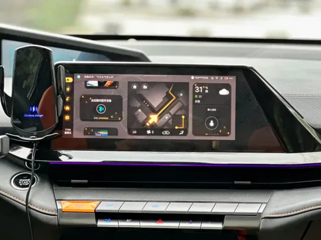 Changan Changan UNI-V 2022 1.5T Premium Model — Фото автомобиля 12