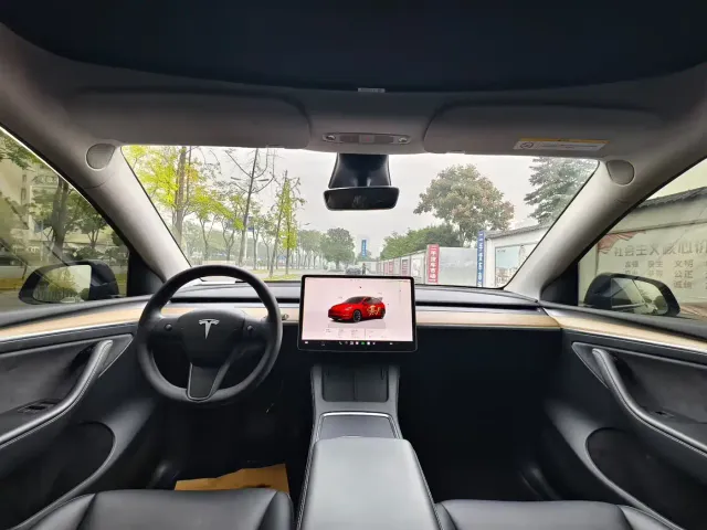 Tesla Model Y — Фото автомобиля 5