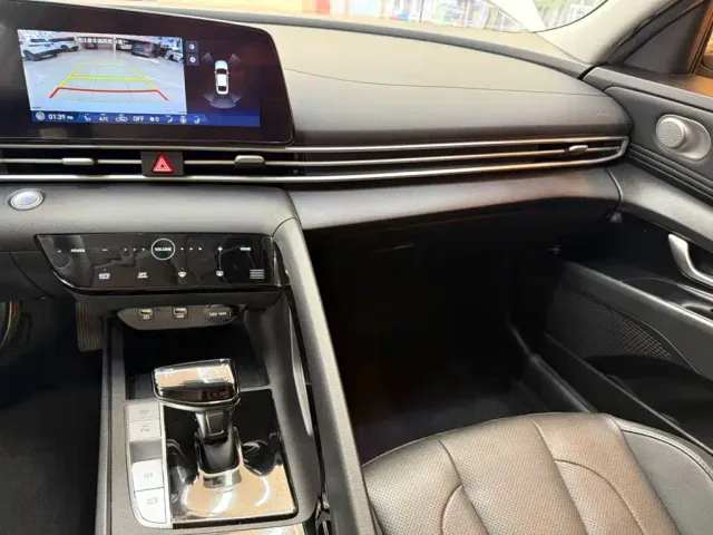 Hyundai Elantra — Фото автомобиля 12