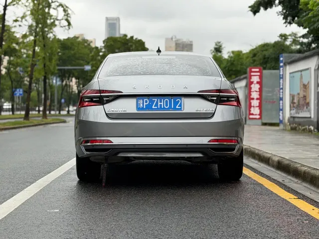 Skoda Superb — Фото автомобиля 5