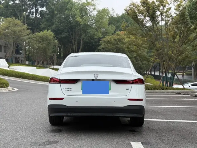 Roewe D7 — Фото автомобиля 8
