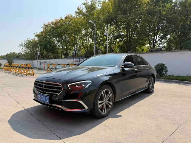 Фотография автомобиля — Mercedes-Benz E-Class