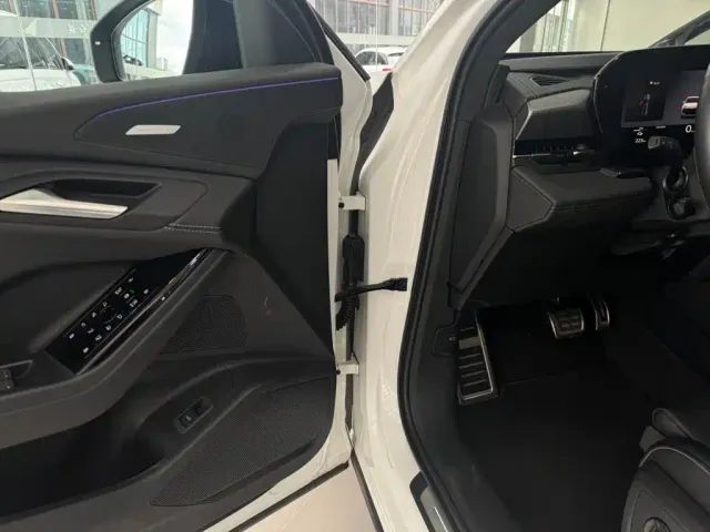 Audi Q6L e-tron — Фото автомобиля 9