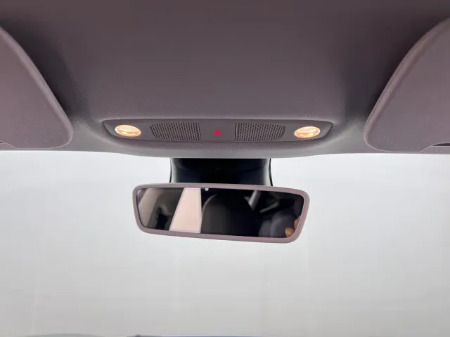 Tesla Model 3 — Фото автомобиля 28