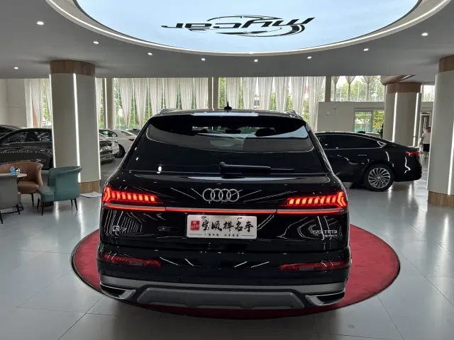 Audi Q7 — Фото автомобиля 6
