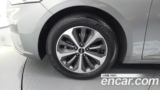 Kia K8 Hybrid — Фото автомобиля 6
