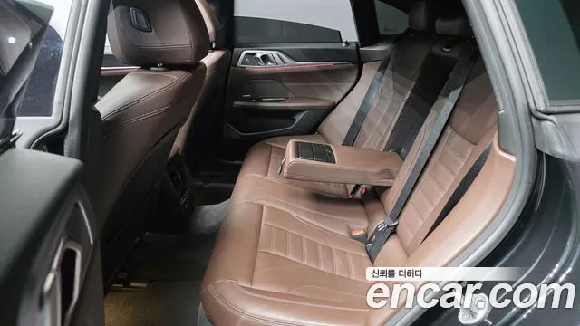 BMW i4 — Фото автомобиля 18
