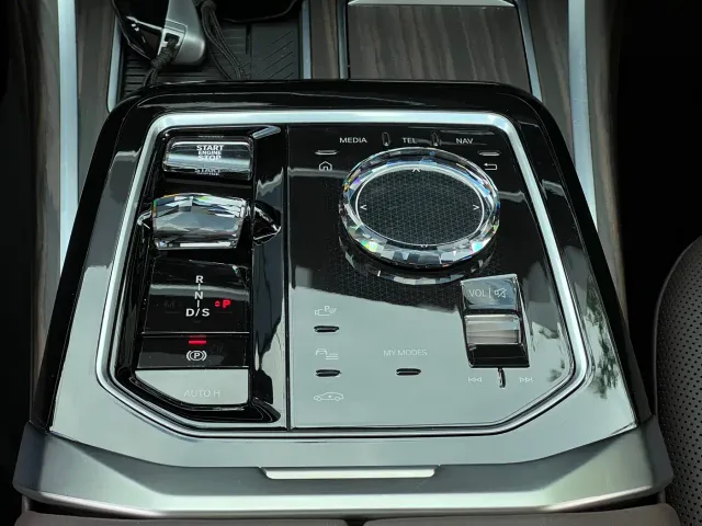 BMW 7 Series — Фото автомобиля 18