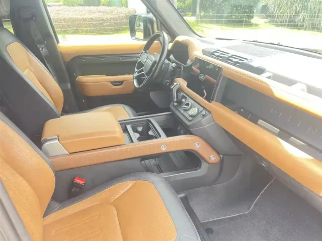 Land Rover Defender — Фото автомобиля 14