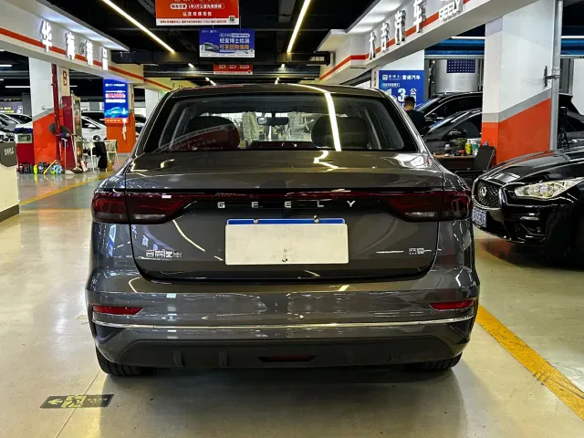 Geely Emgrand — Фото автомобиля 14