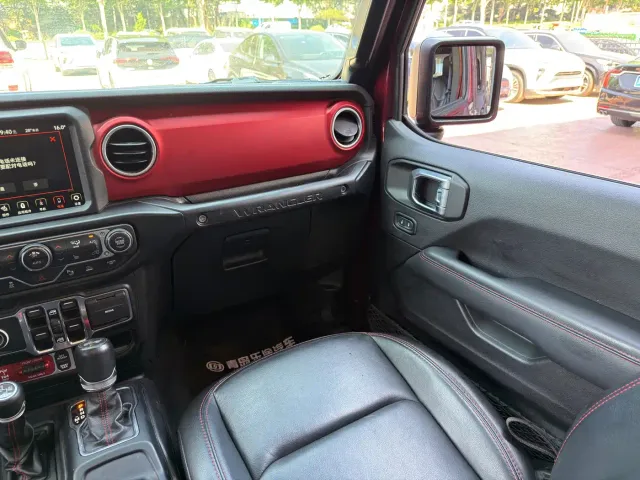 Jeep Wrangler — Фото автомобиля 10