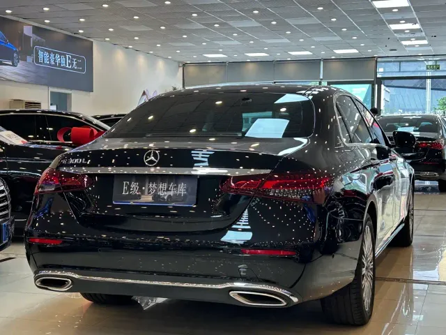 Mercedes-Benz E-Class — Фото автомобиля 16