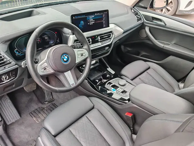 BMW iX3 — Фото автомобиля 11