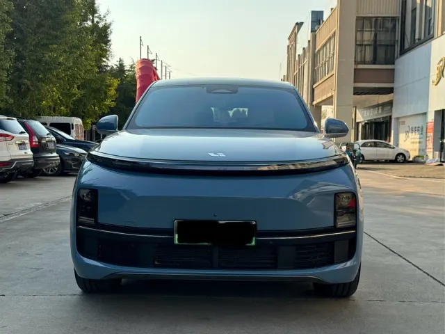Li Auto L8 — Фото автомобиля 2